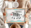 Poster Kinderzimmer Zebra · Tierposter mit schwarz-weißem Zebra im Skandi-Stil · Bunte Wanddeko für Kinder & Babys · Deko ohne Rahmen